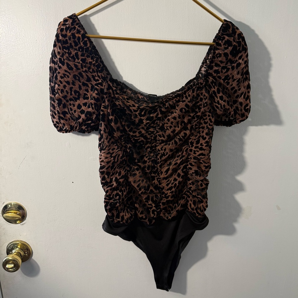 Forever 21 Leopard Print Puff Sleeve Bodysuit Size M